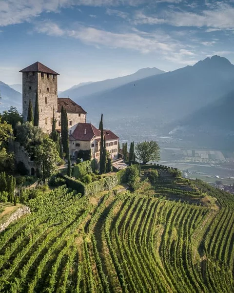 Schloss Lebensberg am Marlinger Waalweg