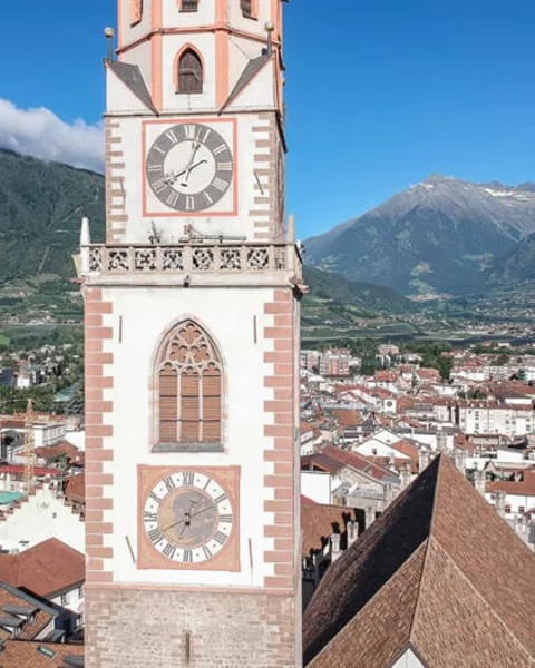 uhren kirchturm meran