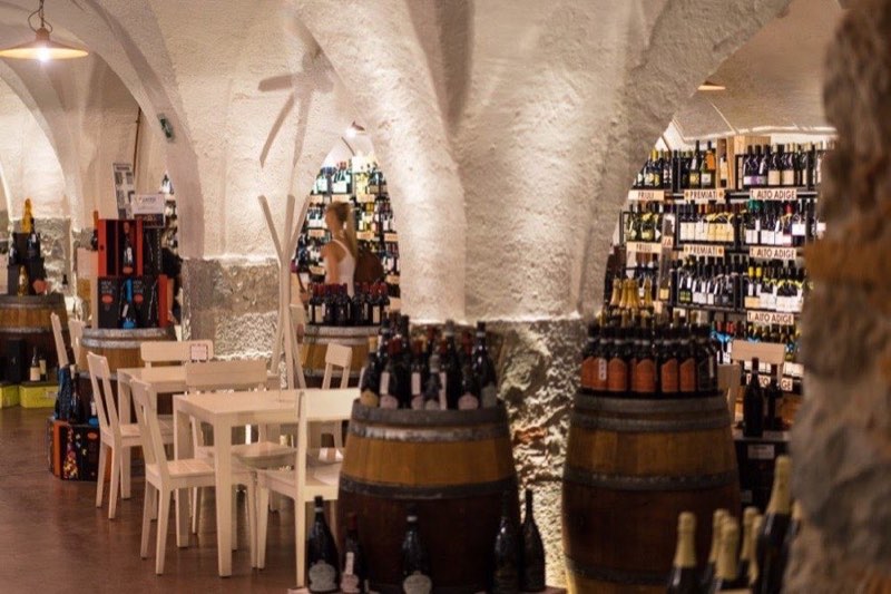 Das Signorvino unter den Meraner Lauben