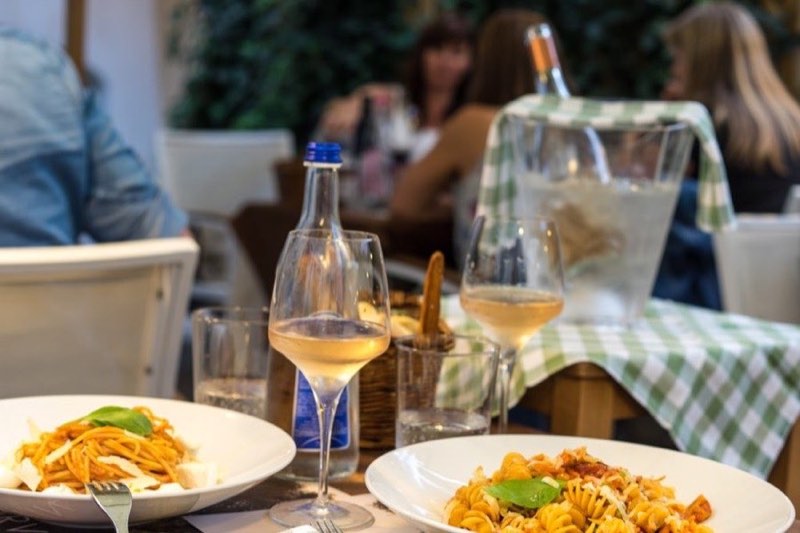 Das Signorvino unter den Meraner Lauben